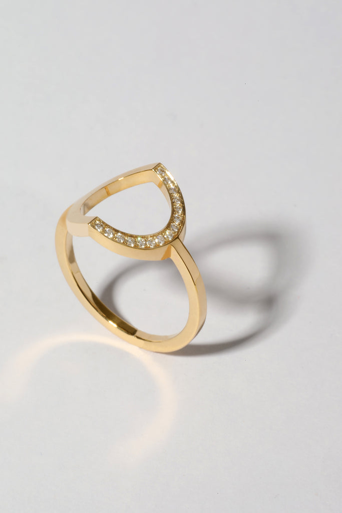 LE SECRET Bague Or jaune 18k demi-pavé - Maison Mouche bijoux classiques pas classiques