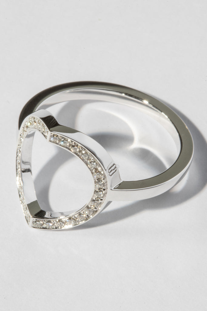 LE SECRET Bague Or blanc 18k tout pavé - Maison Mouche bijoux classiques pas classiques